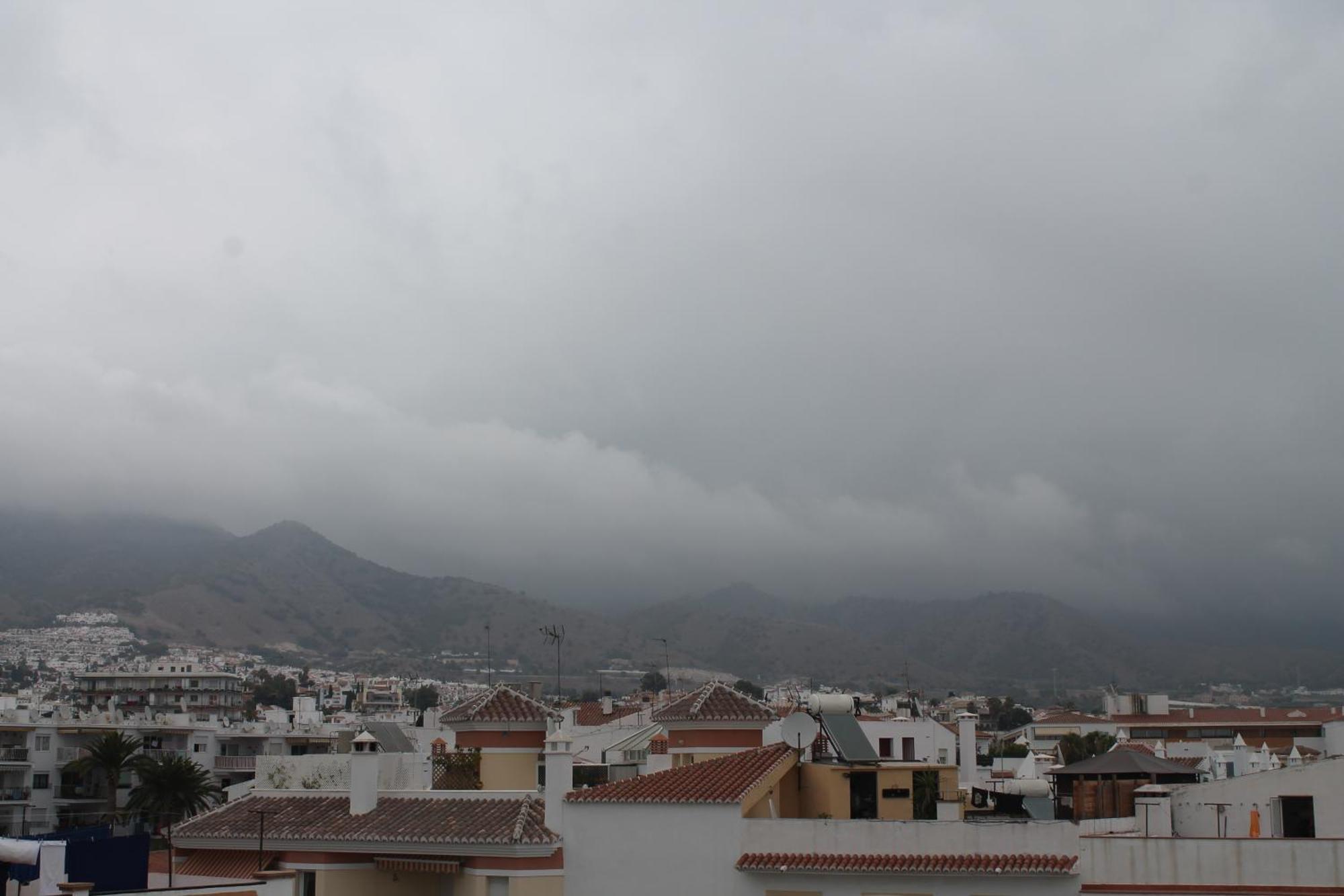 Apartamentos Turisticos Plaza Del Olvido Nerja Luaran gambar