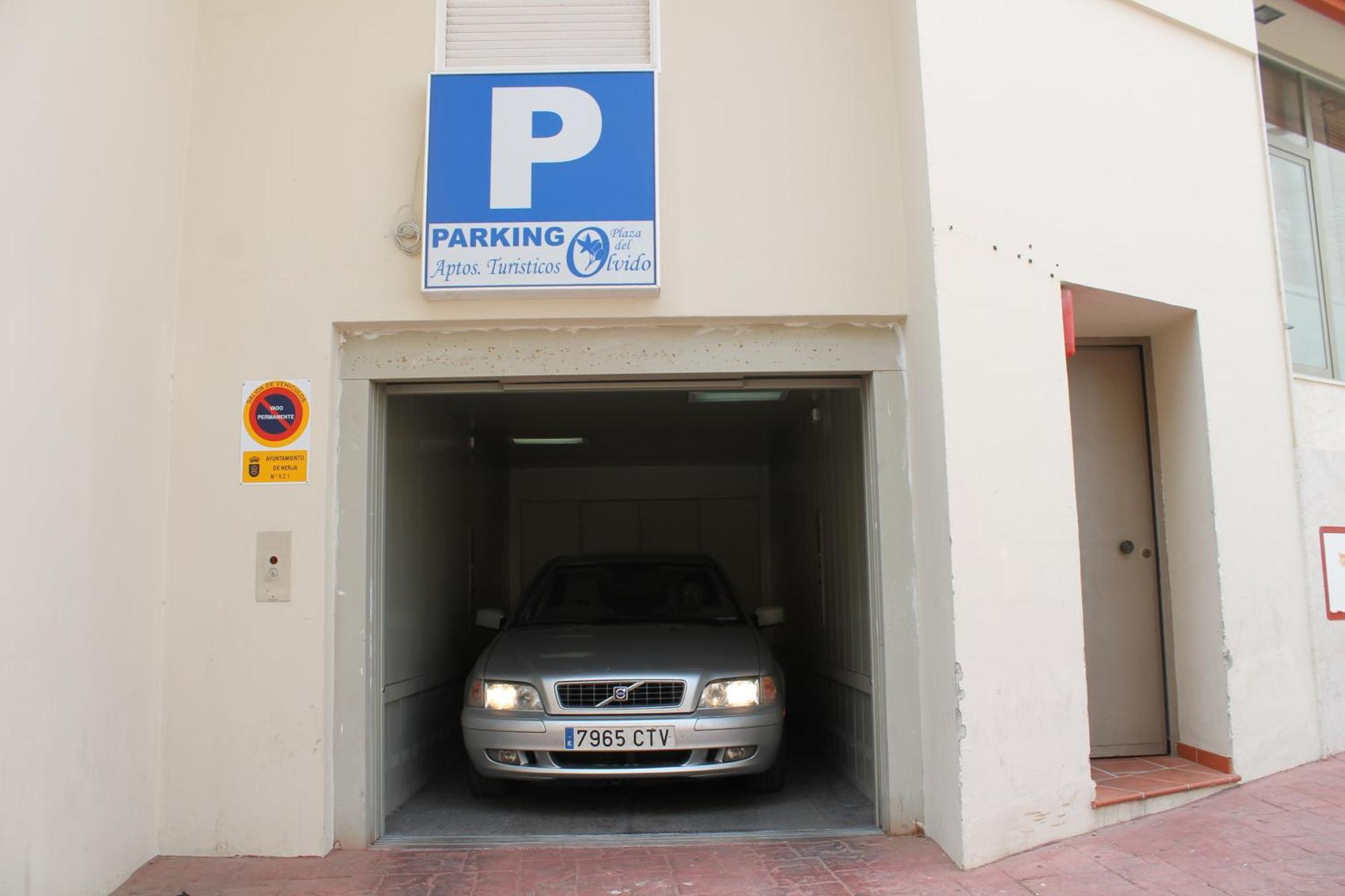 Apartamentos Turisticos Plaza Del Olvido Nerja Luaran gambar