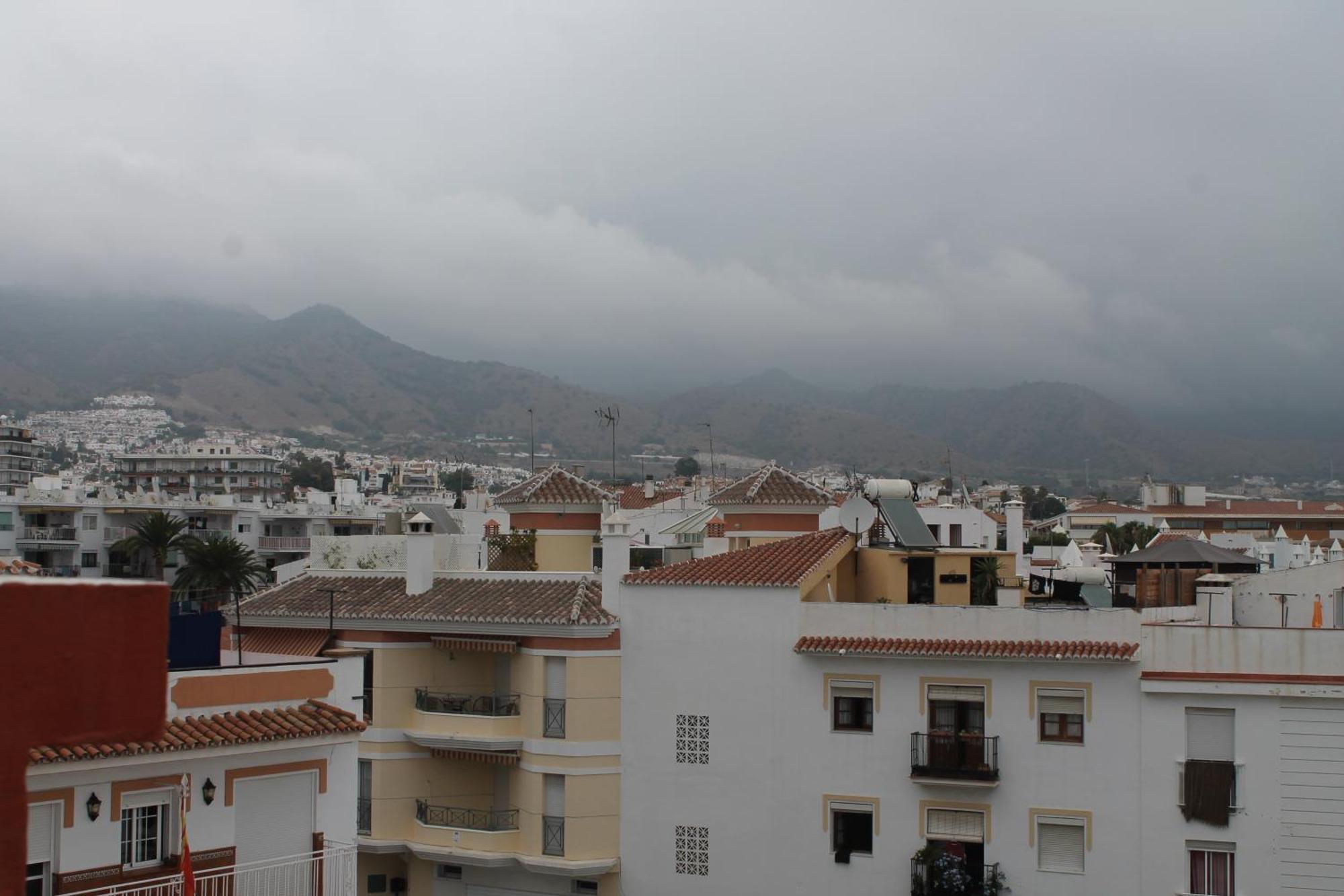 Apartamentos Turisticos Plaza Del Olvido Nerja Luaran gambar