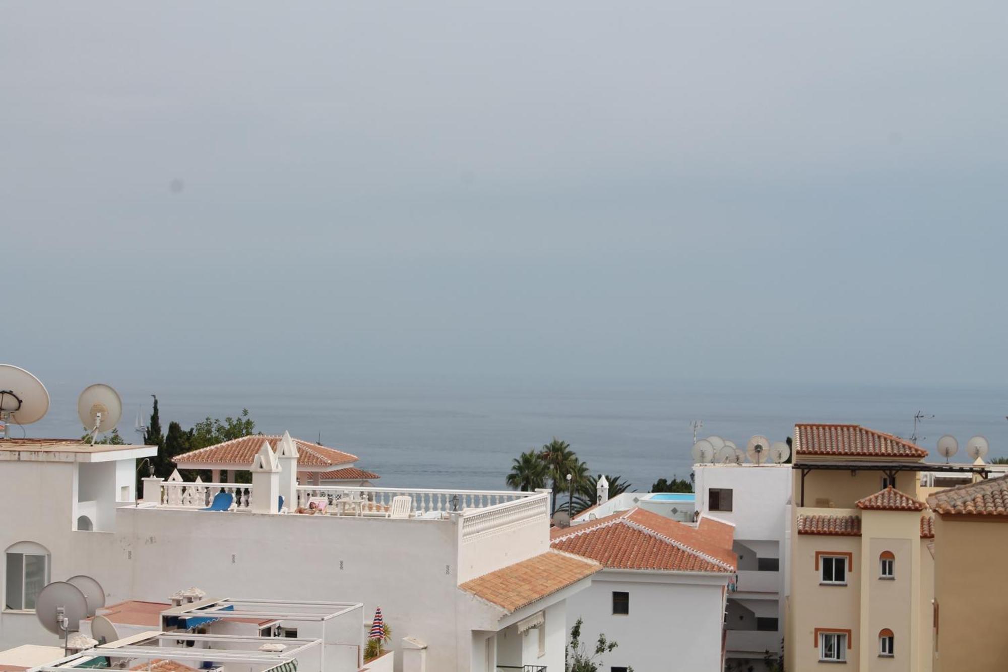 Apartamentos Turisticos Plaza Del Olvido Nerja Luaran gambar