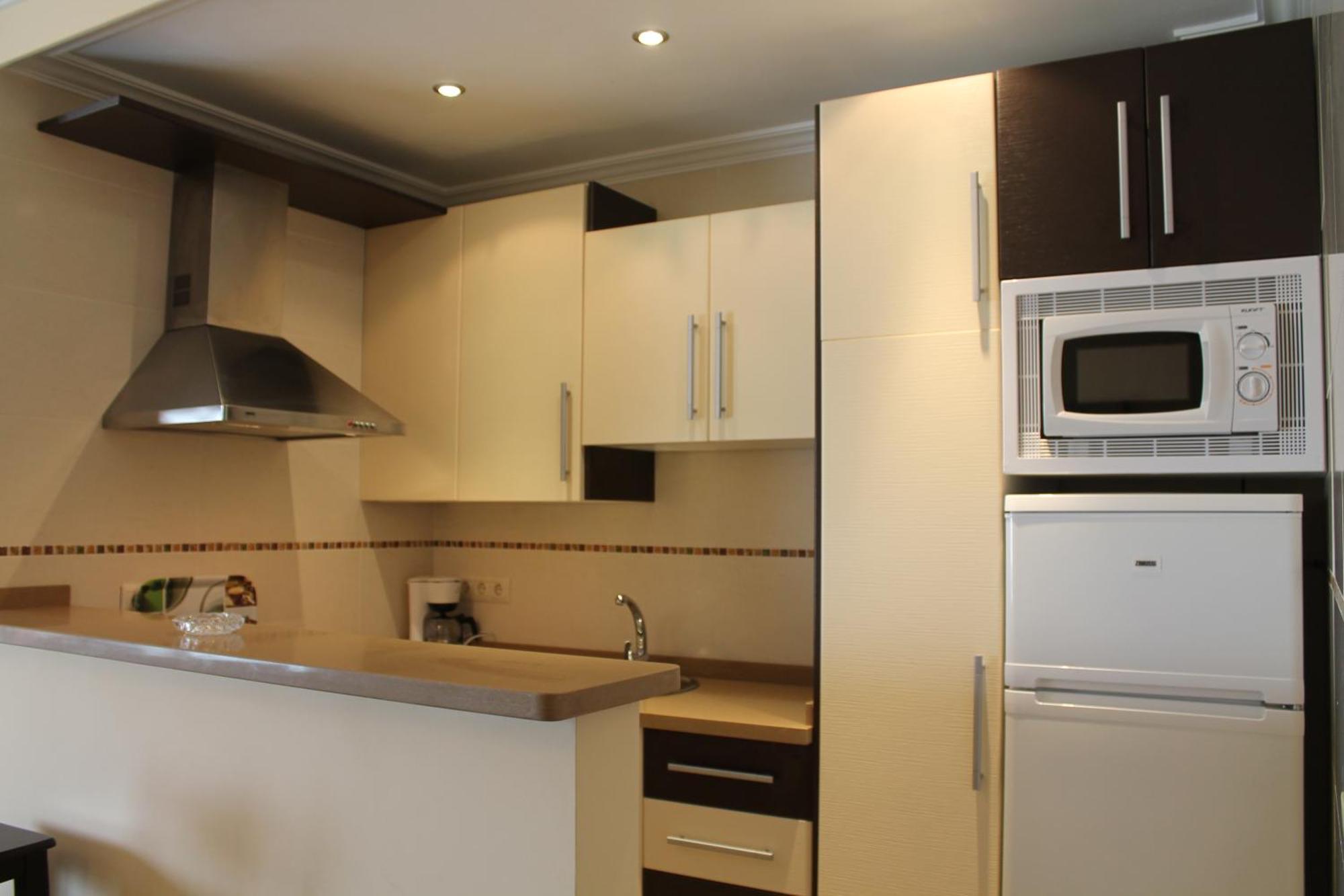 Apartamentos Turisticos Plaza Del Olvido Nerja Luaran gambar