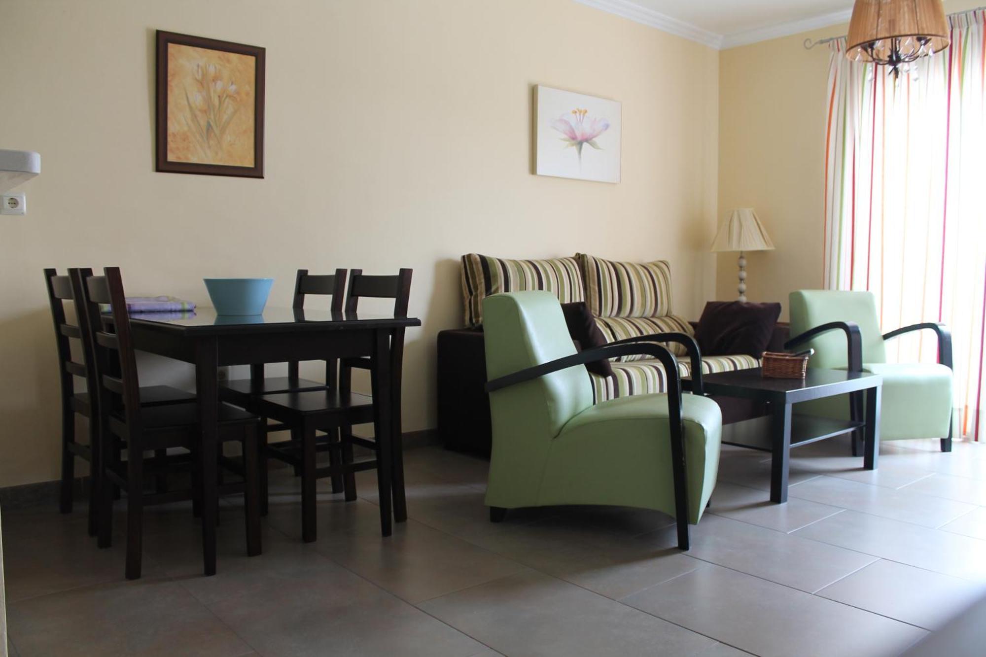 Apartamentos Turisticos Plaza Del Olvido Nerja Luaran gambar