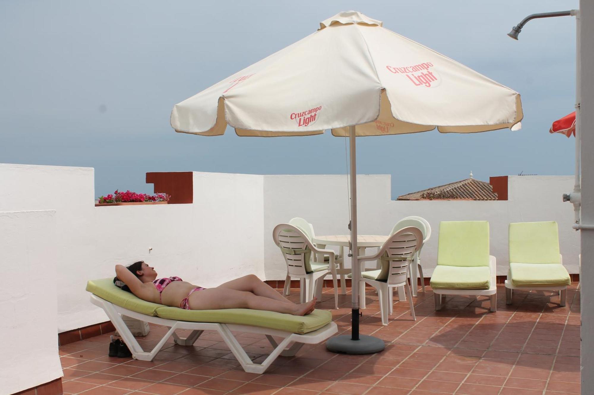 Apartamentos Turisticos Plaza Del Olvido Nerja Luaran gambar